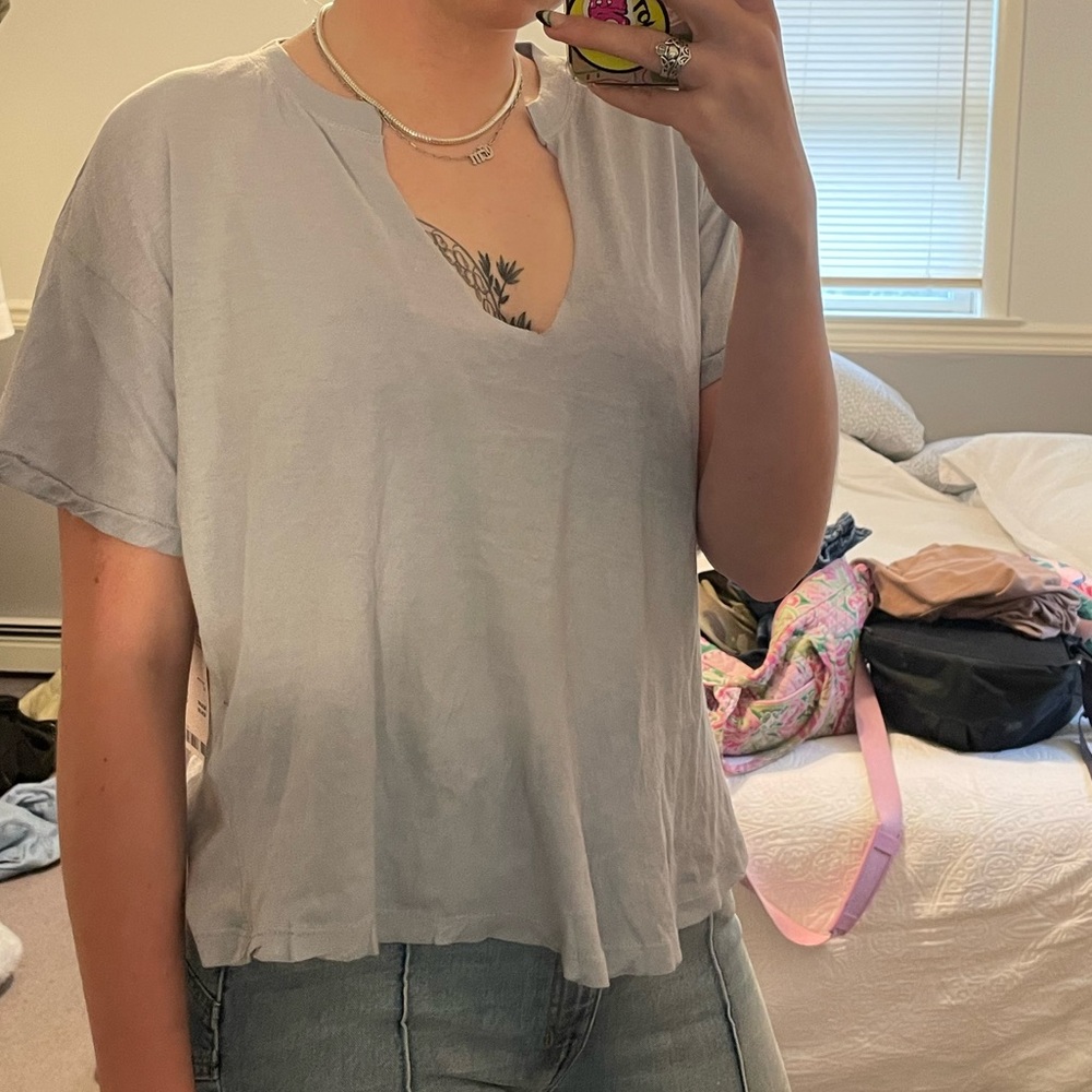 BDG v neck T-shirt